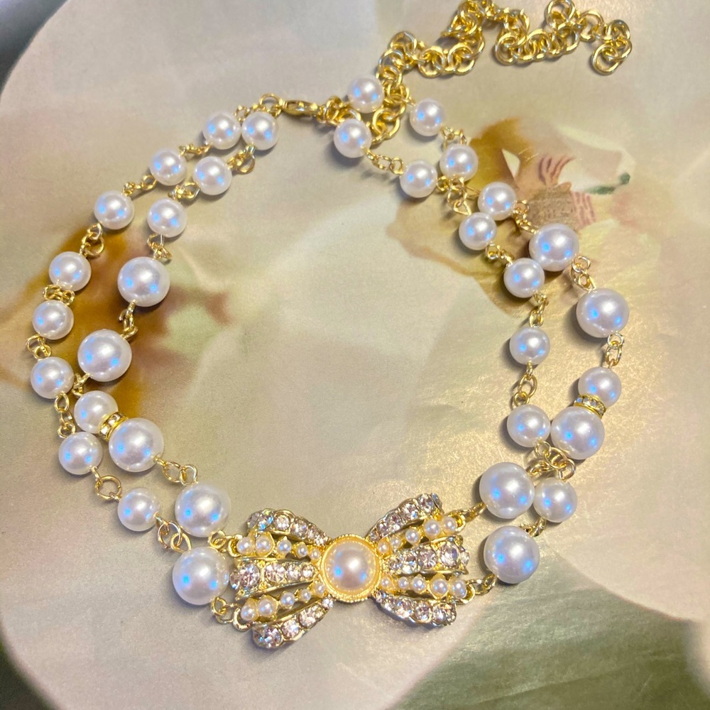 ๐ Gorgeous Golden Bowknot Rhinestone Pearl Choker - Picture 5 of 5